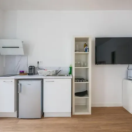 Apartment Le Jungle: Grand Renove, Climatise, Proche De La Gare