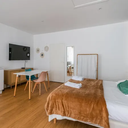 Le Jungle: Grand Renove, Climatise, Proche De La Gare Appartement *